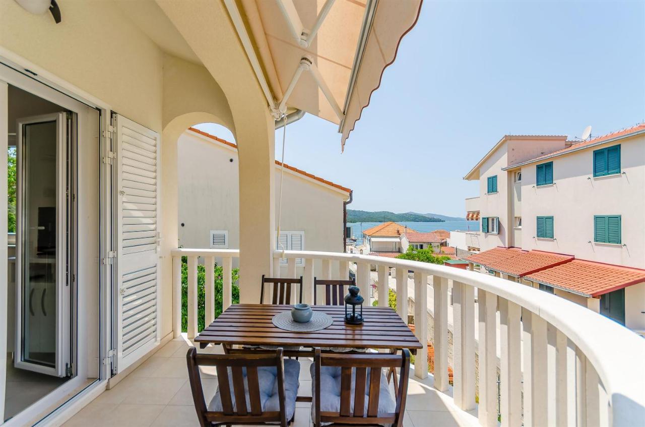 Apartments And Room Maestral Trogir Exterior foto